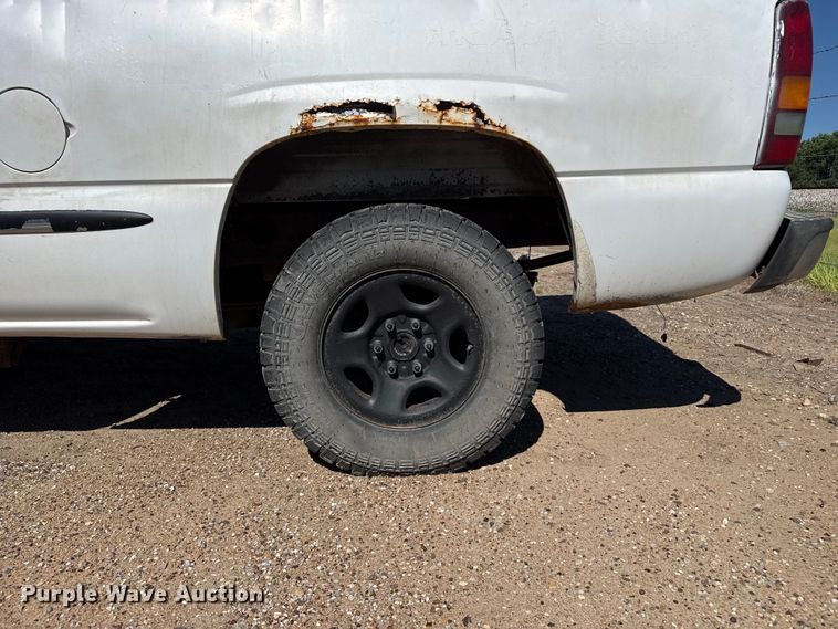 image for item EW4037 2000 GMC Sierra 1500 Ext. Cab pickup truck