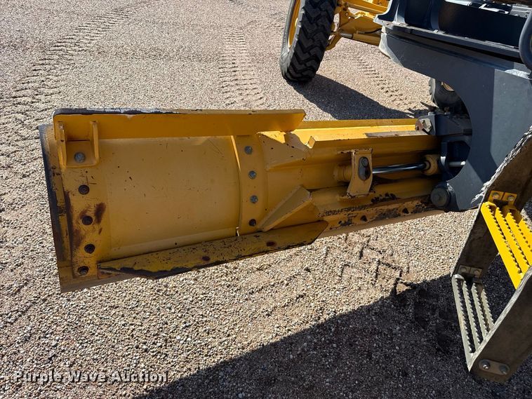 image for item EW4246 2012 John Deere 670G motor grader