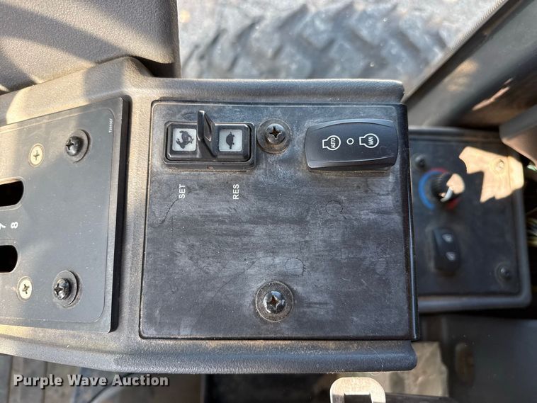 image for item EW4246 2012 John Deere 670G motor grader