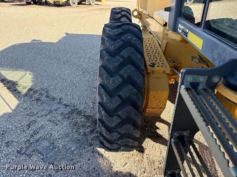 image for item EW4246 2012 John Deere 670G motor grader