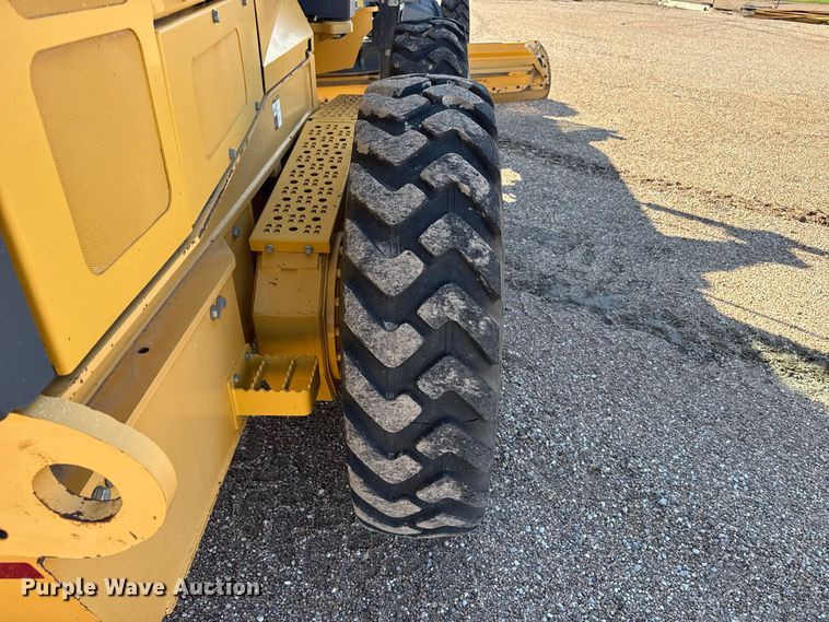 image for item EW4246 2012 John Deere 670G motor grader