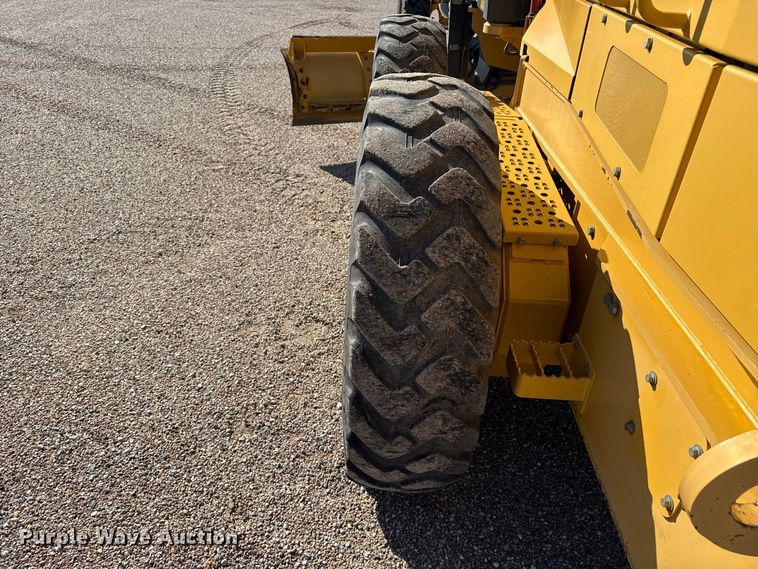 image for item EW4246 2012 John Deere 670G motor grader