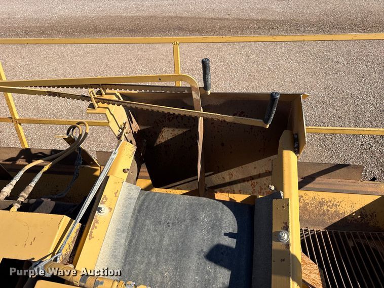 image for item EW4247 1998 Rosco SPRH-H chip spreader