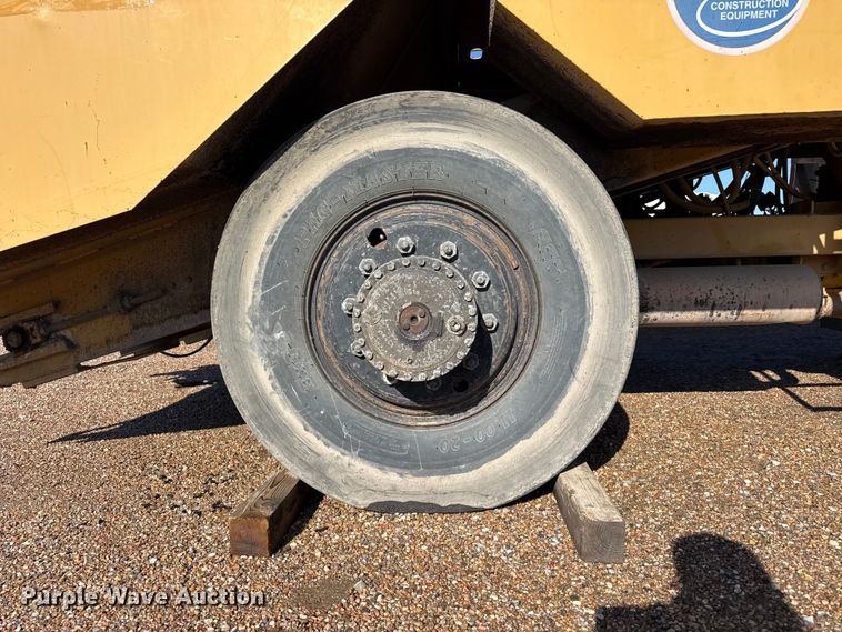 image for item EW4247 1998 Rosco SPRH-H chip spreader
