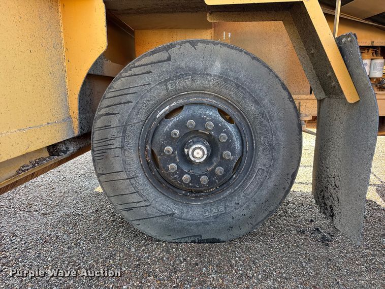 image for item EW4247 1998 Rosco SPRH-H chip spreader