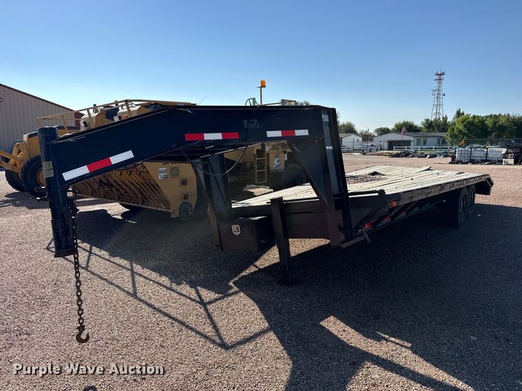2001 Neal equipment trailer