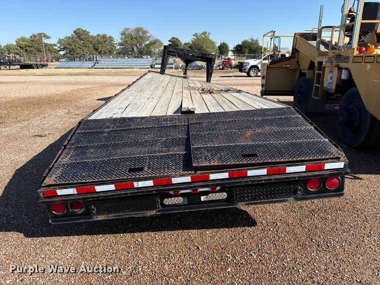 image for item EW4248 2001 Neal equipment trailer
