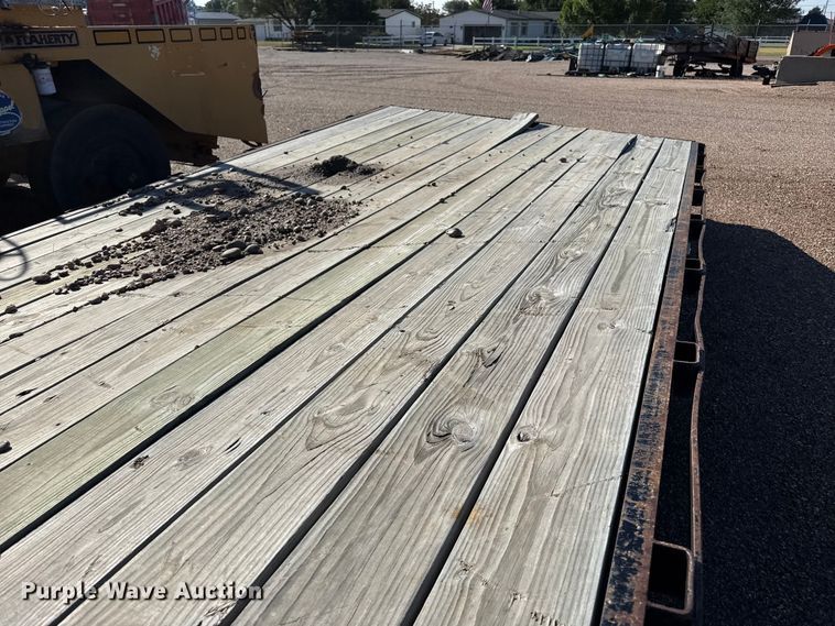 image for item EW4248 2001 Neal equipment trailer