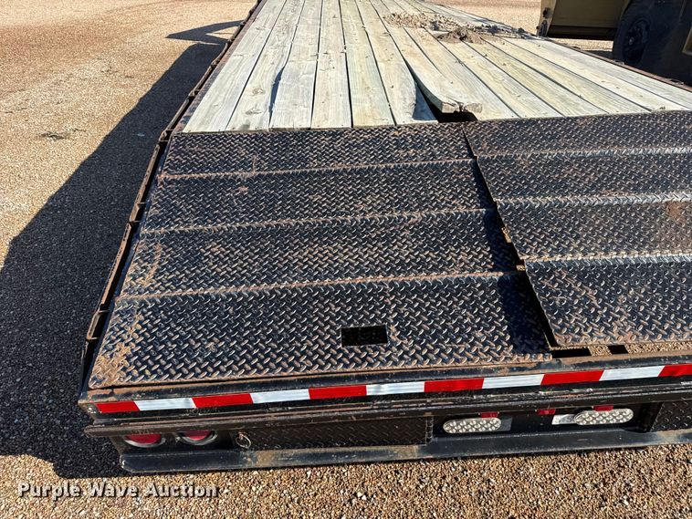 image for item EW4248 2001 Neal equipment trailer