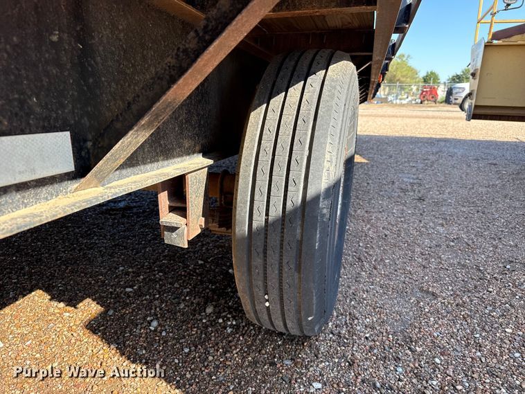 image for item EW4248 2001 Neal equipment trailer
