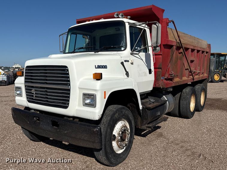1995 Ford L8000 dump truck