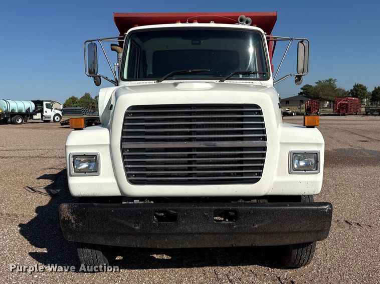 image for item EW4249 1995 Ford L8000 dump truck