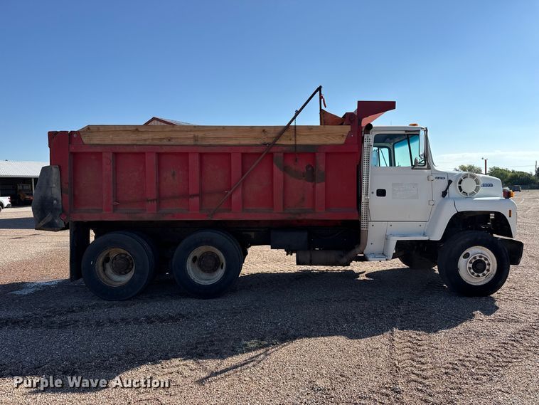 image for item EW4249 1995 Ford L8000 dump truck