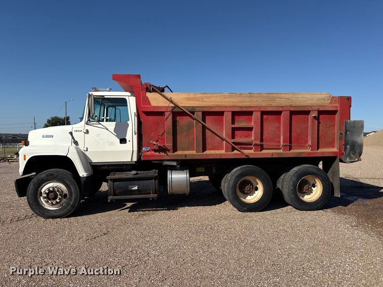 image for item EW4249 1995 Ford L8000 dump truck