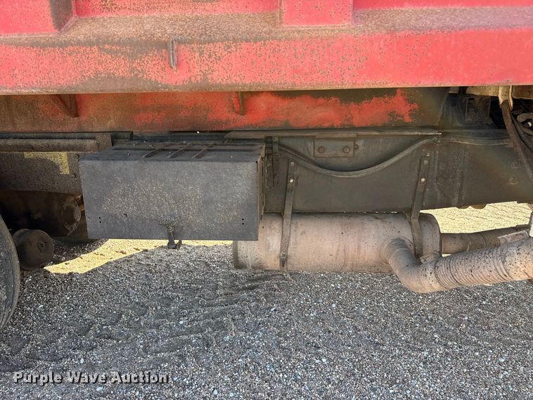 image for item EW4249 1995 Ford L8000 dump truck