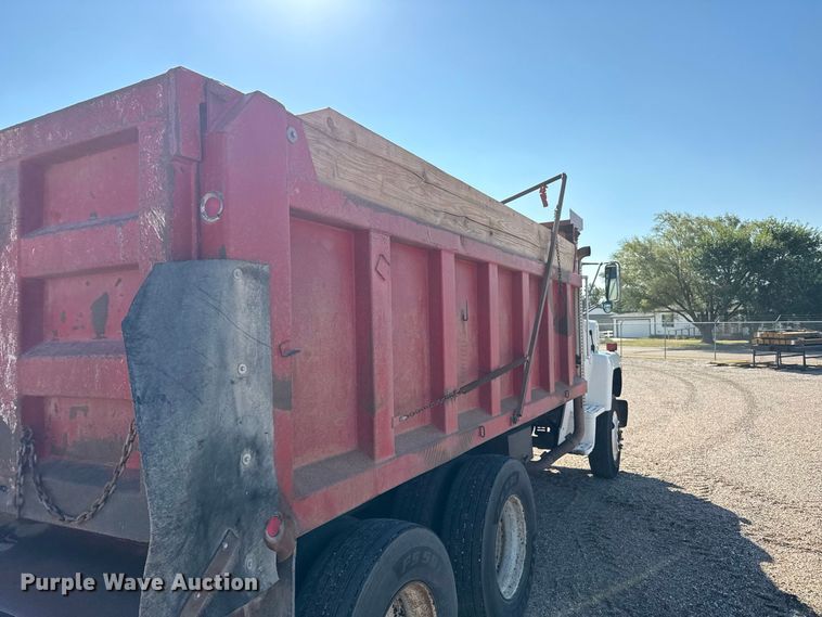 image for item EW4249 1995 Ford L8000 dump truck