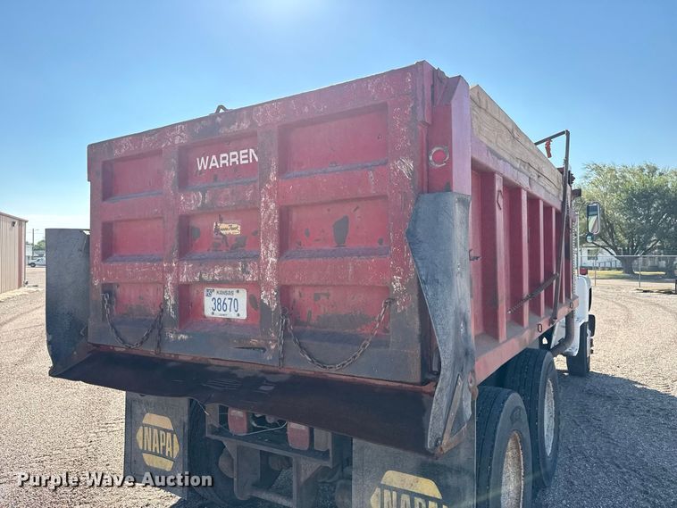 image for item EW4249 1995 Ford L8000 dump truck