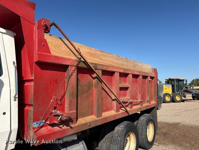 image for item EW4249 1995 Ford L8000 dump truck