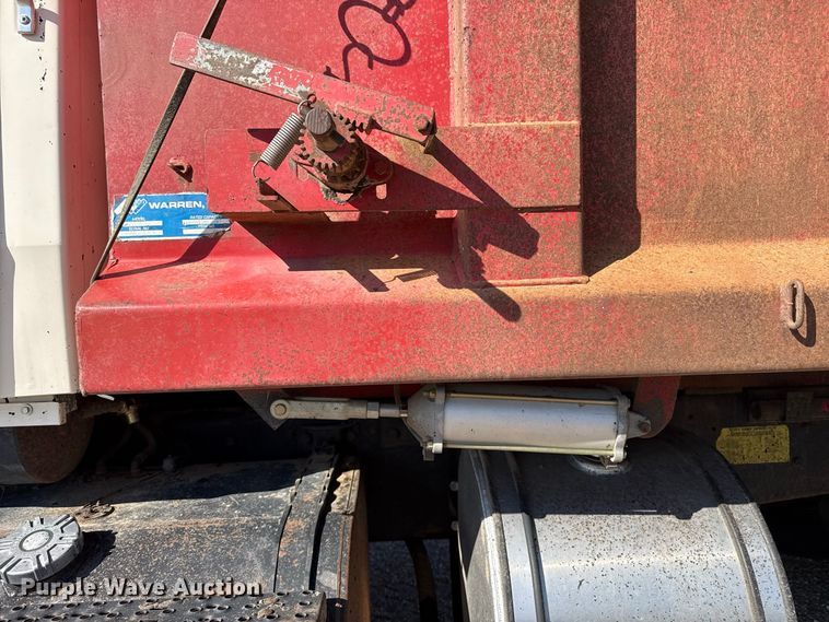 image for item EW4249 1995 Ford L8000 dump truck