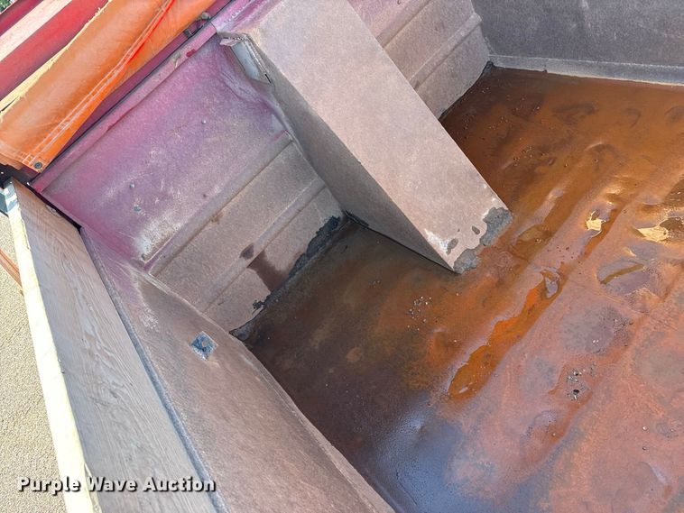 image for item EW4249 1995 Ford L8000 dump truck