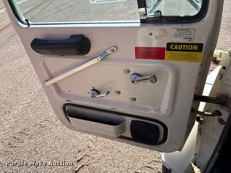 image for item EW4249 1995 Ford L8000 dump truck