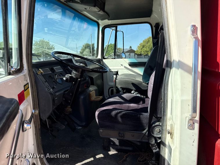 image for item EW4249 1995 Ford L8000 dump truck