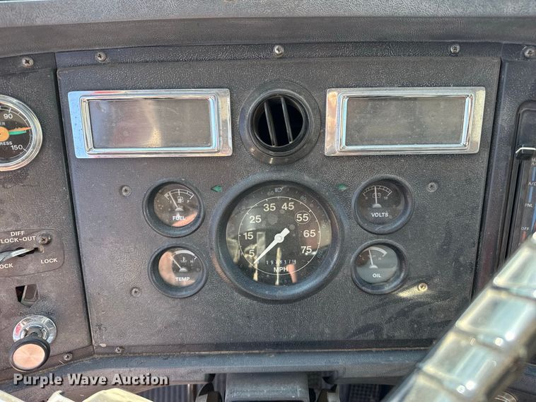 image for item EW4249 1995 Ford L8000 dump truck