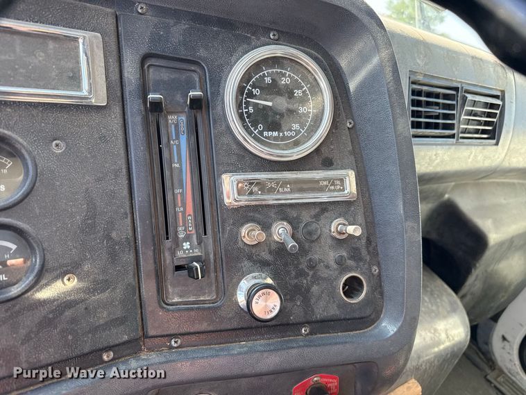 image for item EW4249 1995 Ford L8000 dump truck