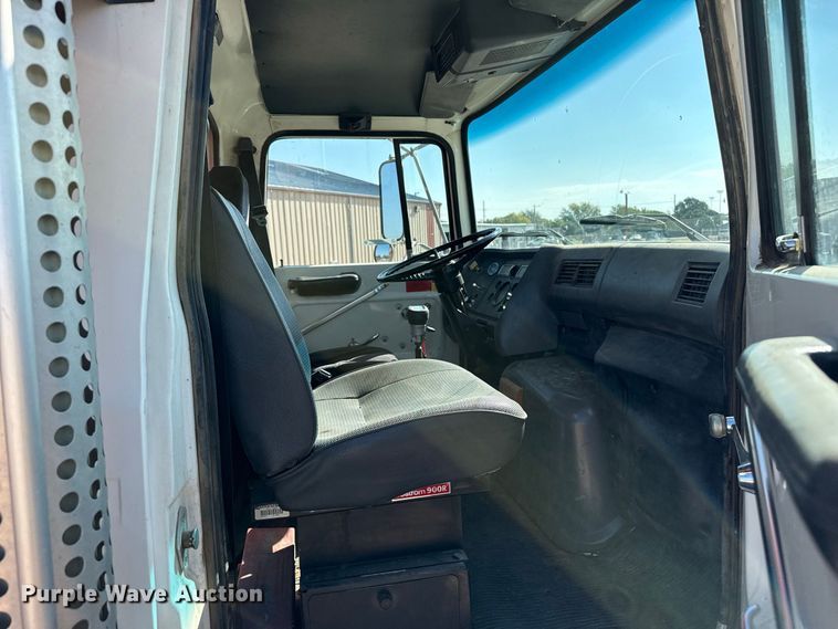 image for item EW4249 1995 Ford L8000 dump truck