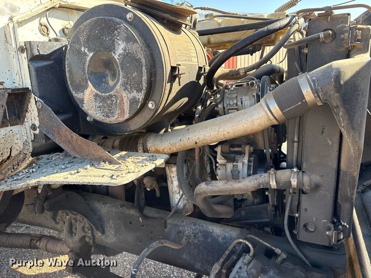 image for item EW4249 1995 Ford L8000 dump truck