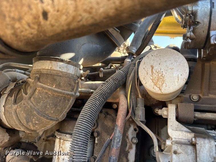 image for item EW4249 1995 Ford L8000 dump truck