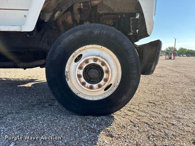 image for item EW4249 1995 Ford L8000 dump truck