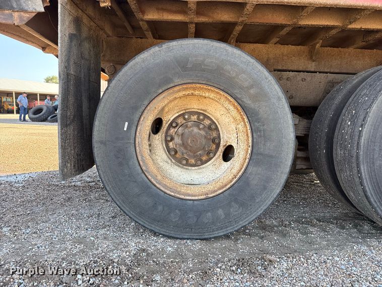 image for item EW4249 1995 Ford L8000 dump truck
