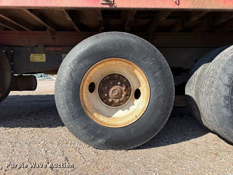 image for item EW4249 1995 Ford L8000 dump truck