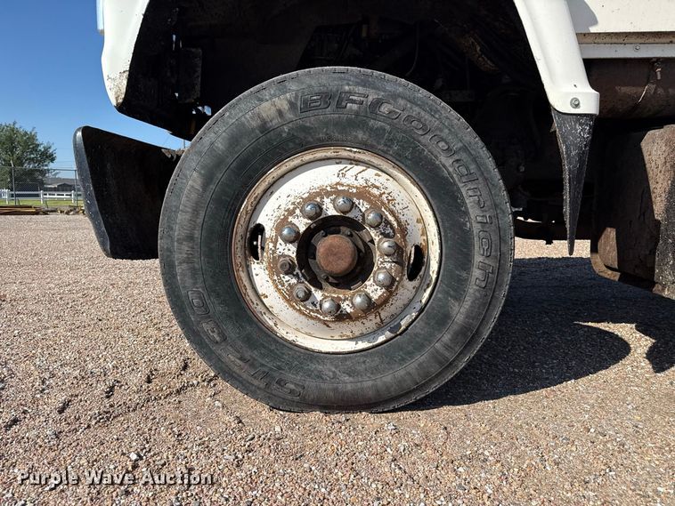 image for item EW4249 1995 Ford L8000 dump truck