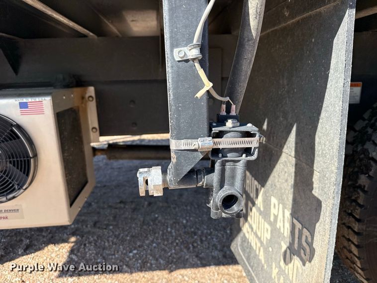 image for item EW4250 2008 Freightliner Business Class M2 flatbed truck