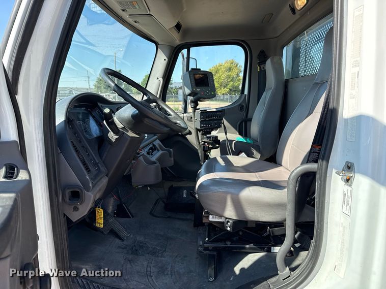 image for item EW4250 2008 Freightliner Business Class M2 flatbed truck