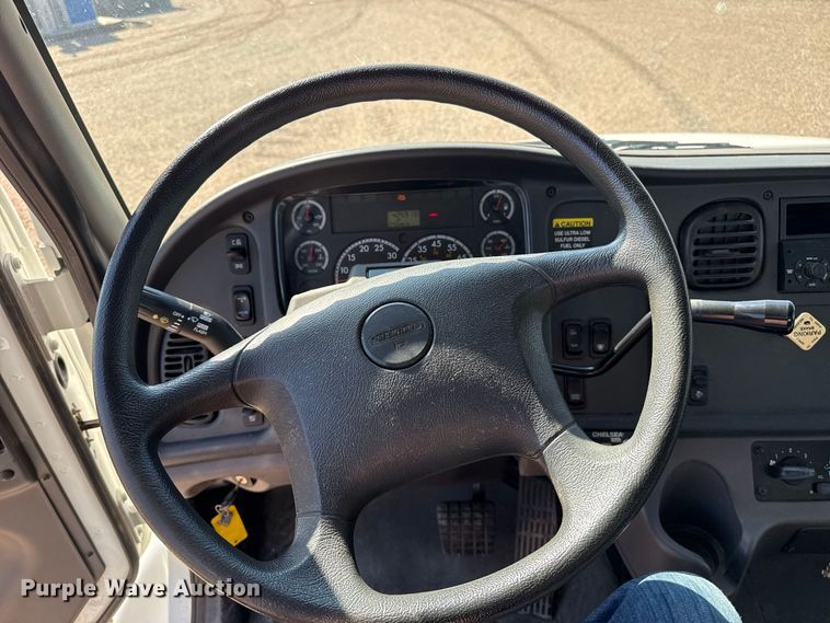 image for item EW4250 2008 Freightliner Business Class M2 flatbed truck