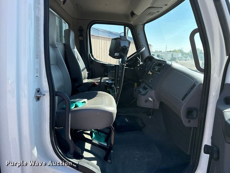 image for item EW4250 2008 Freightliner Business Class M2 flatbed truck