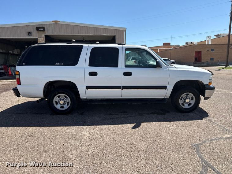 image for item EW4280 2004 Chevrolet Suburban 1500 SUV