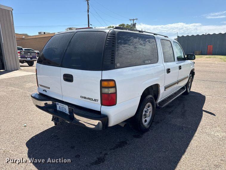 image for item EW4280 2004 Chevrolet Suburban 1500 SUV