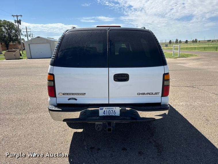 image for item EW4280 2004 Chevrolet Suburban 1500 SUV
