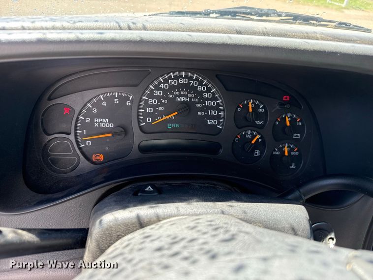 image for item EW4280 2004 Chevrolet Suburban 1500 SUV