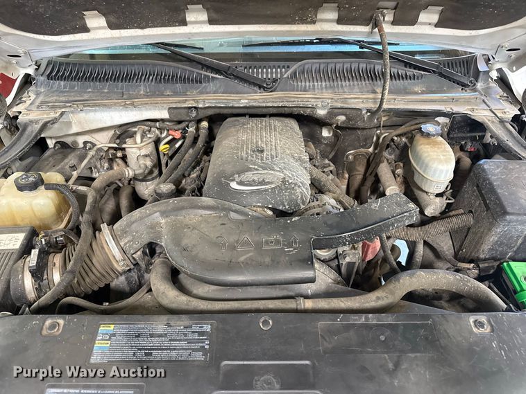 image for item EW4280 2004 Chevrolet Suburban 1500 SUV