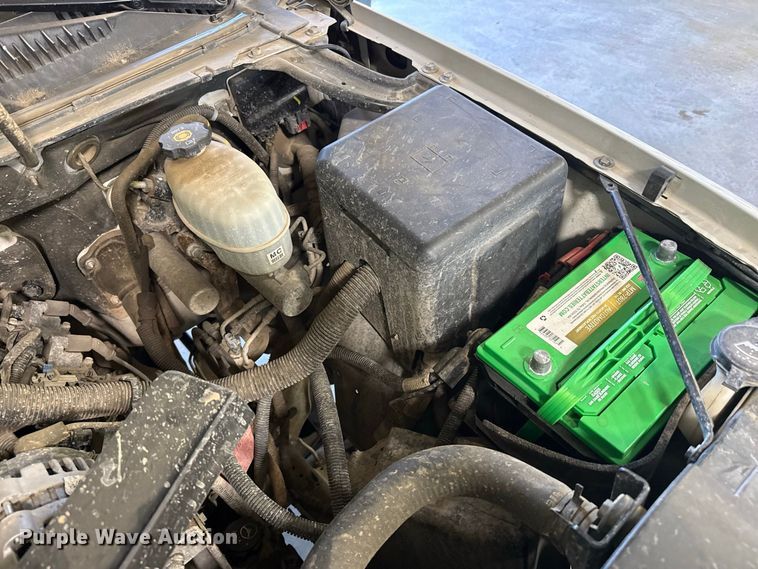 image for item EW4280 2004 Chevrolet Suburban 1500 SUV