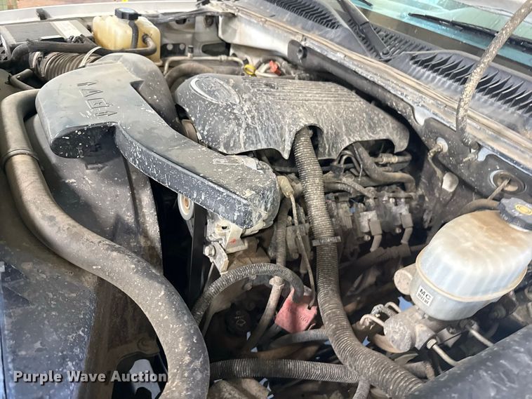 image for item EW4280 2004 Chevrolet Suburban 1500 SUV