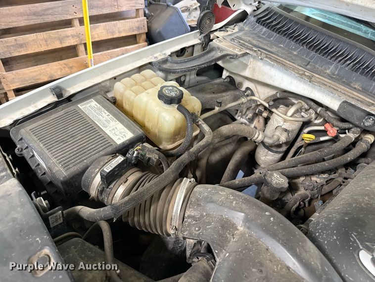 image for item EW4280 2004 Chevrolet Suburban 1500 SUV