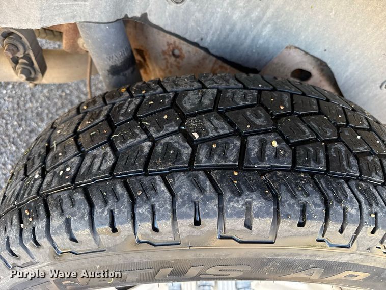 image for item EW4280 2004 Chevrolet Suburban 1500 SUV
