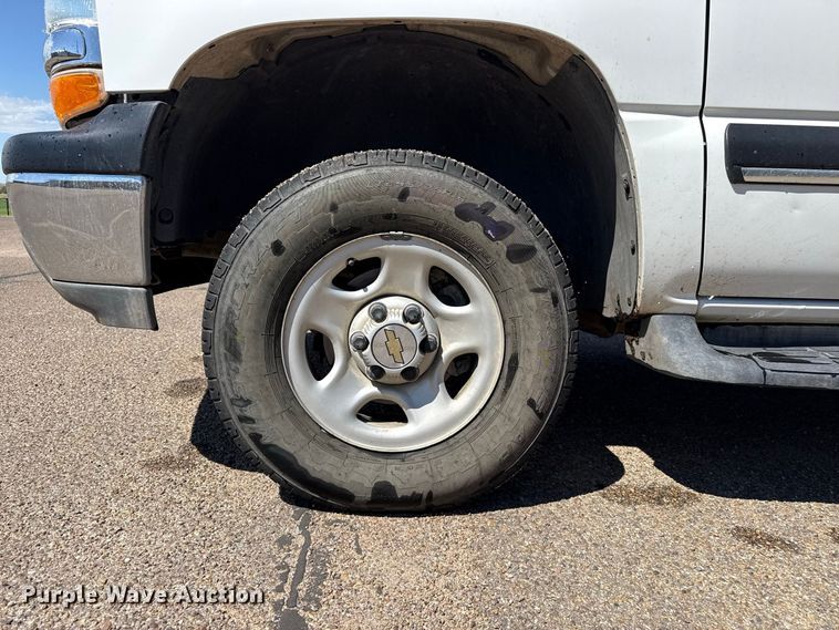 image for item EW4280 2004 Chevrolet Suburban 1500 SUV