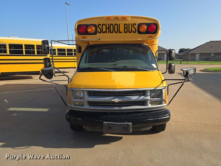 image for item EW8529 2002 Chevrolet Express 3500 school bus